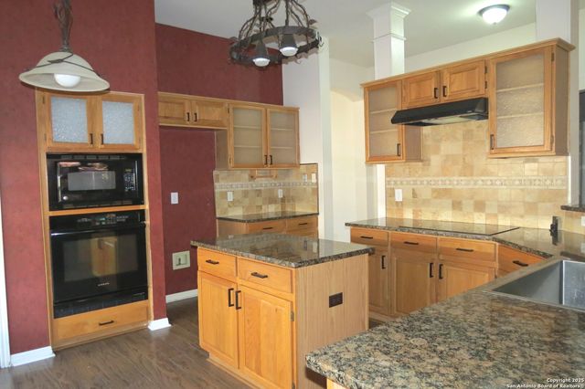 11 Bedford Oaks, San Antonio, TX 78254