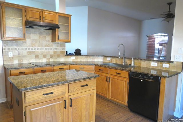 11 Bedford Oaks, San Antonio, TX 78254