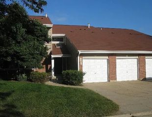 995 S Pinetree Circle 995, Buffalo Grove, IL 60089