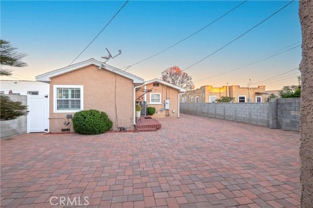 6303 Eileen, Los Angeles, CA 90043