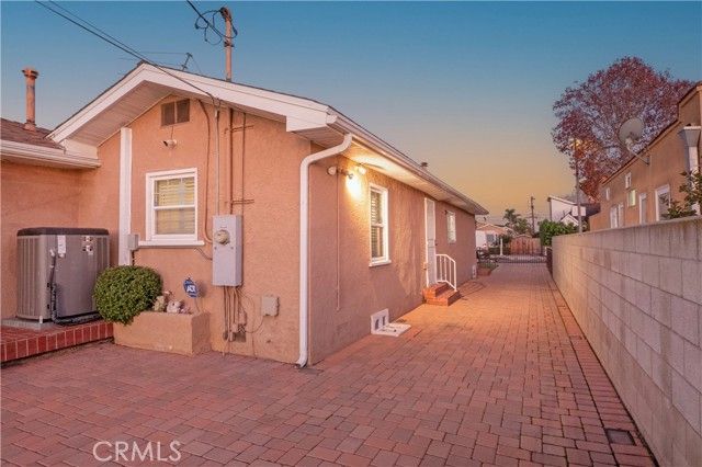 6303 Eileen, Los Angeles, CA 90043