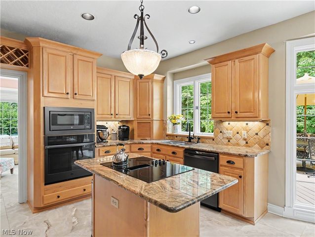 2039 Bent Creek Trail, Cuyahoga Falls, OH 44223