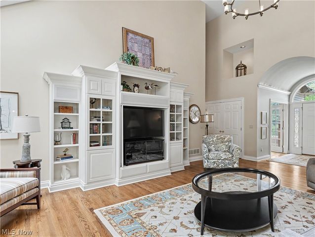 2039 Bent Creek Trail, Cuyahoga Falls, OH 44223
