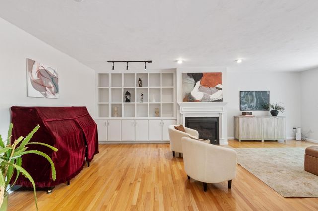 22 Hillcrest Dr, Acton, MA 01720