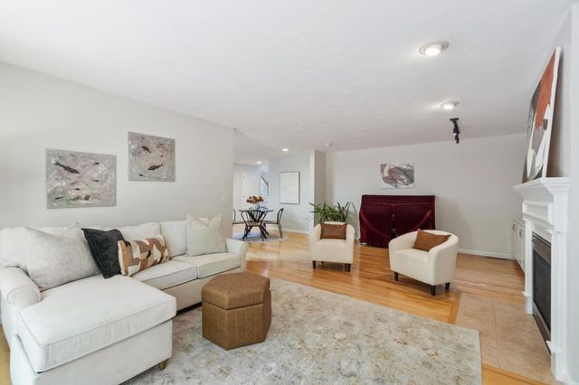 22 Hillcrest Dr, Acton, MA 01720
