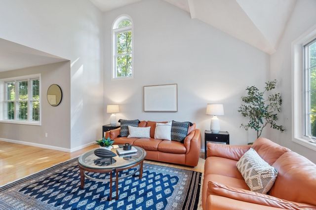 22 Hillcrest Dr, Acton, MA 01720