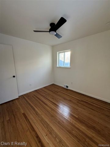 641 E Brockton Avenue, Madison Heights, MI 48071