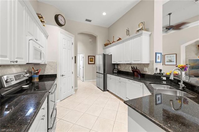 8215 Potomac LN, Naples, FL 34104
