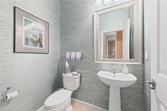 8215 Potomac LN, Naples, FL 34104