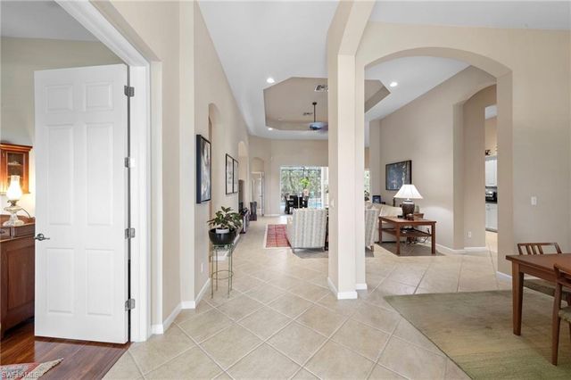 8215 Potomac LN, Naples, FL 34104