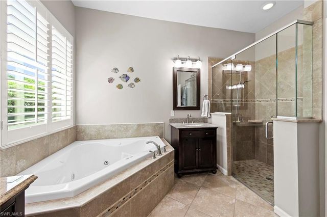 8215 Potomac LN, Naples, FL 34104