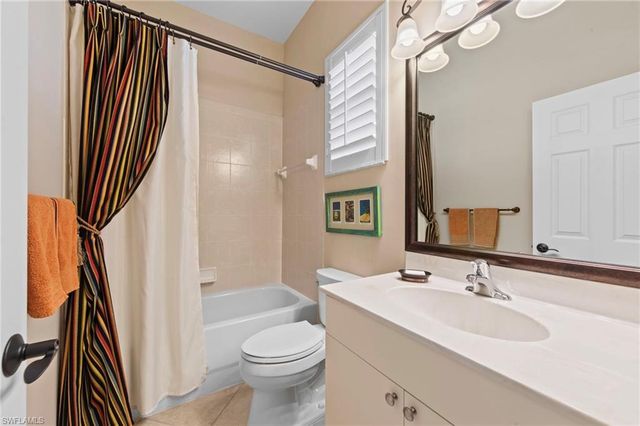 8215 Potomac LN, Naples, FL 34104