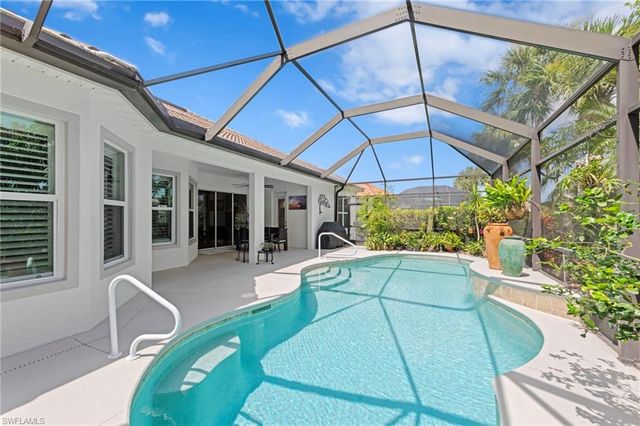 8215 Potomac LN, Naples, FL 34104