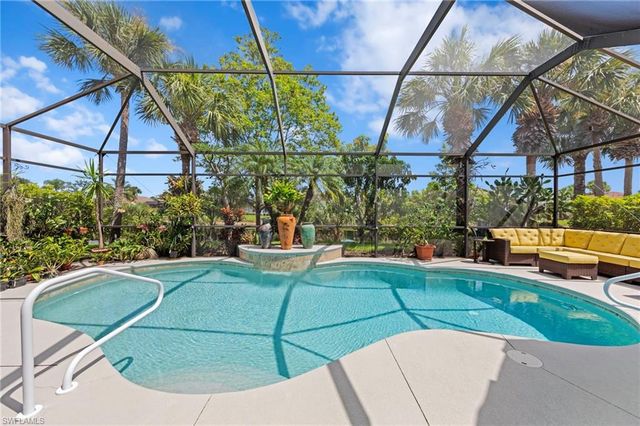 8215 Potomac LN, Naples, FL 34104