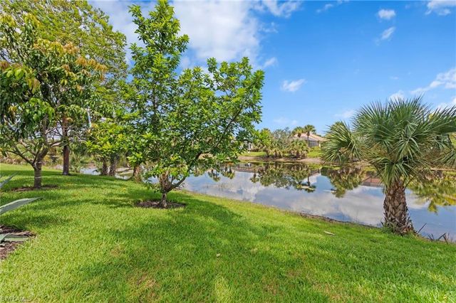 8215 Potomac LN, Naples, FL 34104