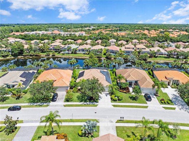 8215 Potomac LN, Naples, FL 34104
