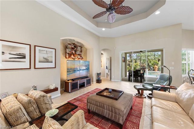 8215 Potomac LN, Naples, FL 34104