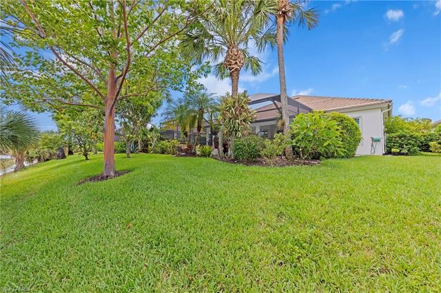 8215 Potomac LN, Naples, FL 34104