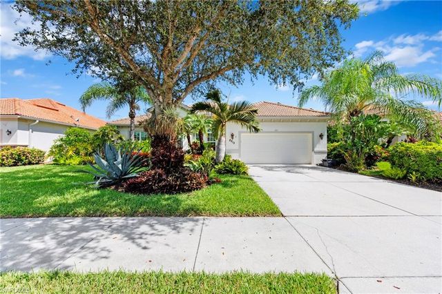 8215 Potomac LN, Naples, FL 34104