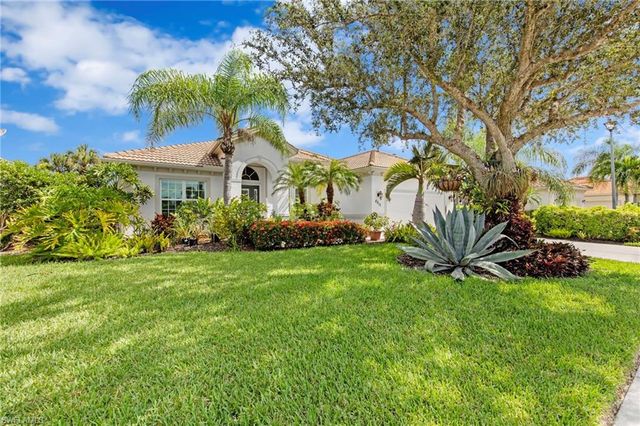 8215 Potomac LN, Naples, FL 34104