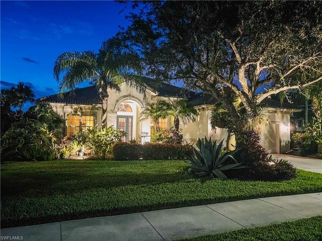 8215 Potomac LN, Naples, FL 34104