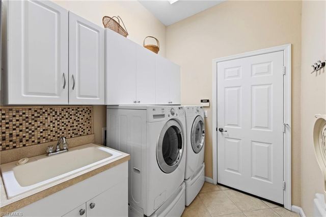 8215 Potomac LN, Naples, FL 34104