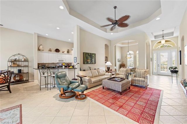 8215 Potomac LN, Naples, FL 34104