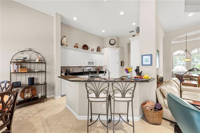 8215 Potomac LN, Naples, FL 34104