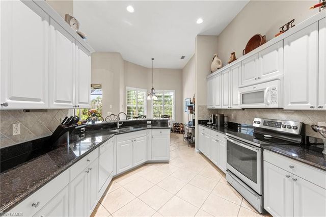 8215 Potomac LN, Naples, FL 34104