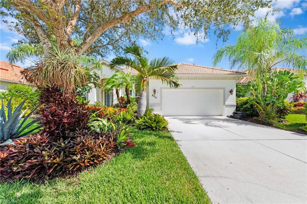 8215 Potomac LN, Naples, FL 34104
