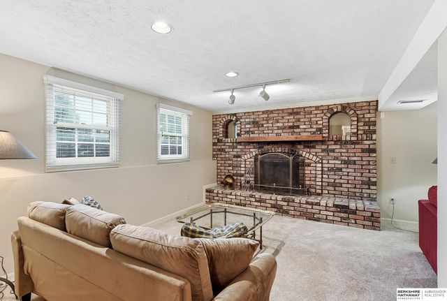 11336 Gold Street, Omaha, NE 68144