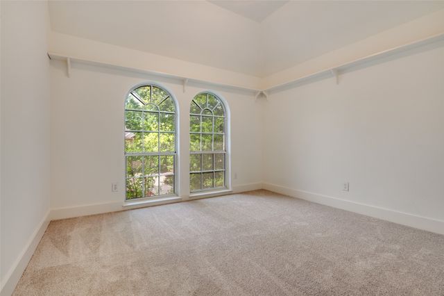 6215 Kingswood Drive, Arlington, TX 76001