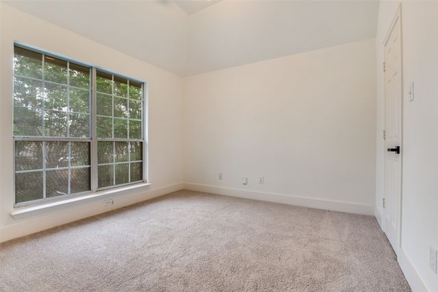 6215 Kingswood Drive, Arlington, TX 76001