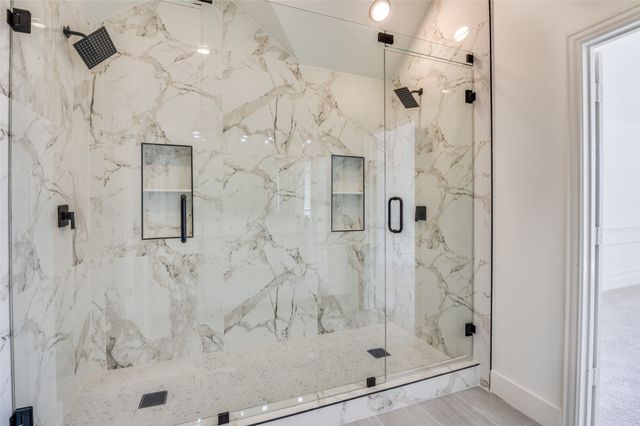 6215 Kingswood Drive, Arlington, TX 76001