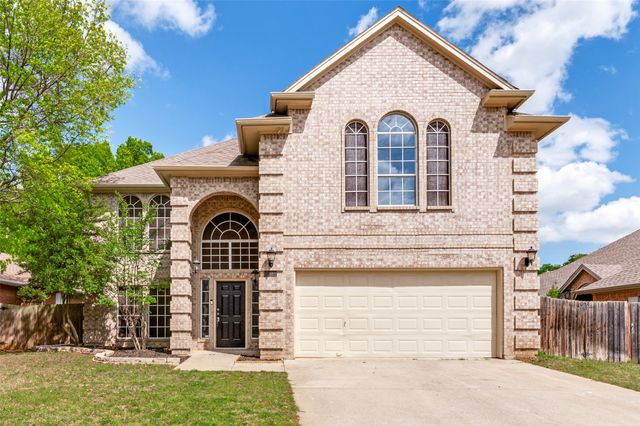 6215 Kingswood Drive, Arlington, TX 76001