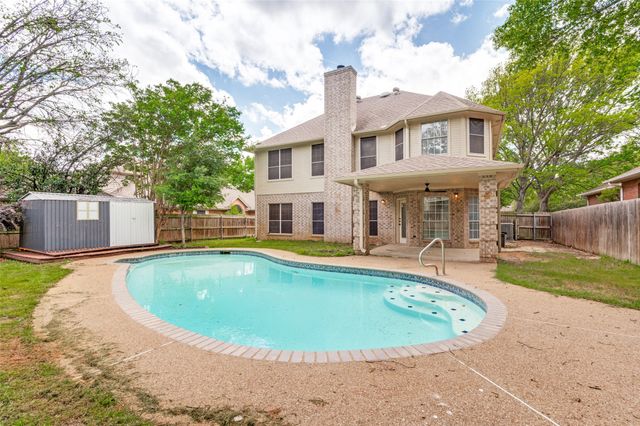 6215 Kingswood Drive, Arlington, TX 76001