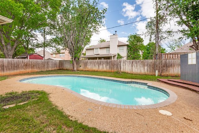 6215 Kingswood Drive, Arlington, TX 76001