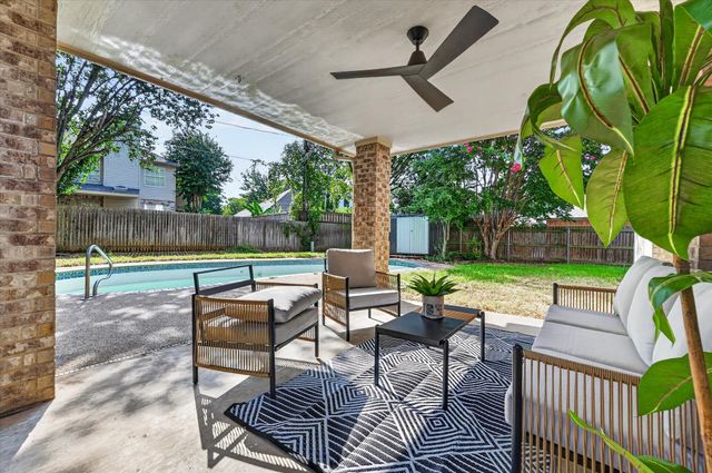 6215 Kingswood Drive, Arlington, TX 76001