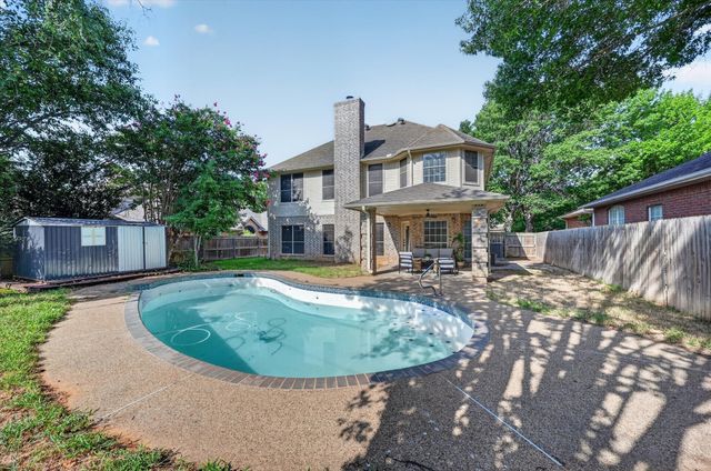 6215 Kingswood Drive, Arlington, TX 76001