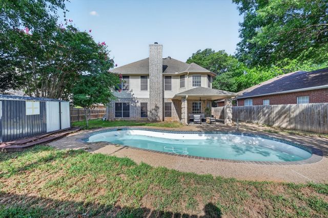 6215 Kingswood Drive, Arlington, TX 76001