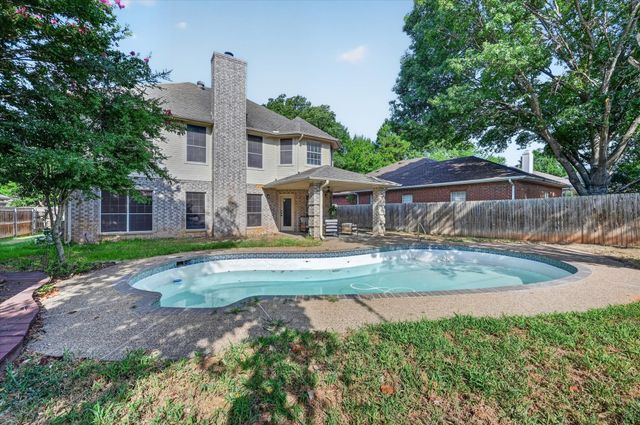 6215 Kingswood Drive, Arlington, TX 76001