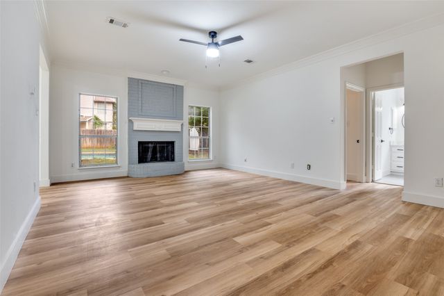 6215 Kingswood Drive, Arlington, TX 76001