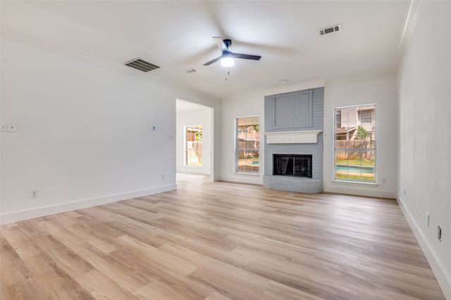 6215 Kingswood Drive, Arlington, TX 76001