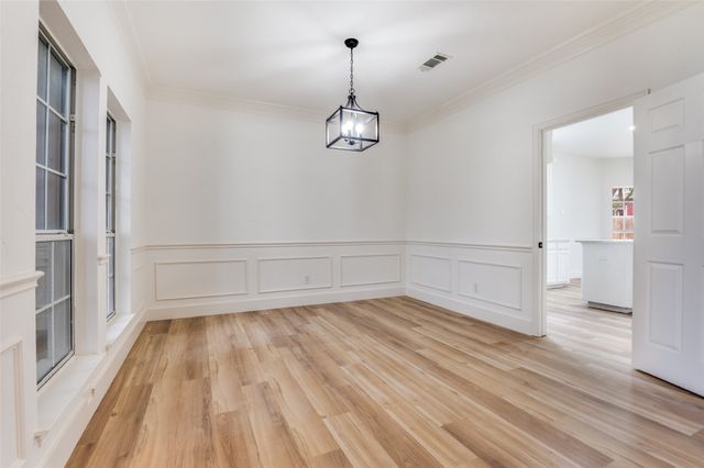 6215 Kingswood Drive, Arlington, TX 76001