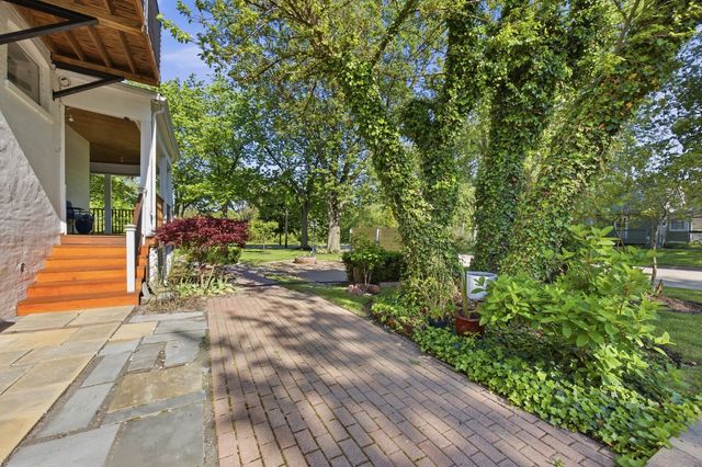 2720 Edina Boulevard, Zion, IL 60099