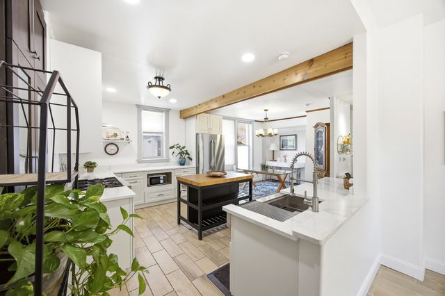 2720 Edina Boulevard, Zion, IL 60099