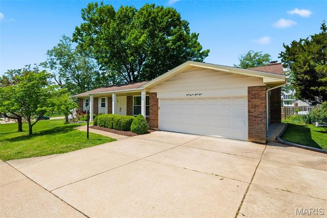4733 Ambs Road, St Louis, MO 63128