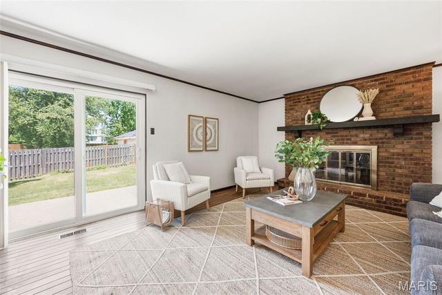 4733 Ambs Road, St Louis, MO 63128