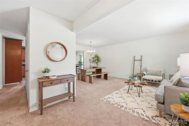 4733 Ambs Road, St Louis, MO 63128