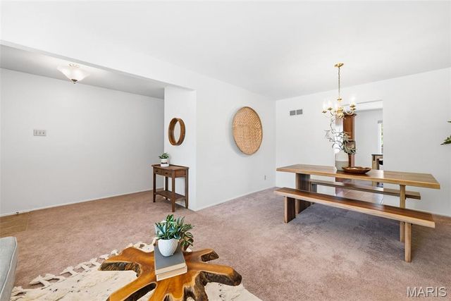 4733 Ambs Road, St Louis, MO 63128